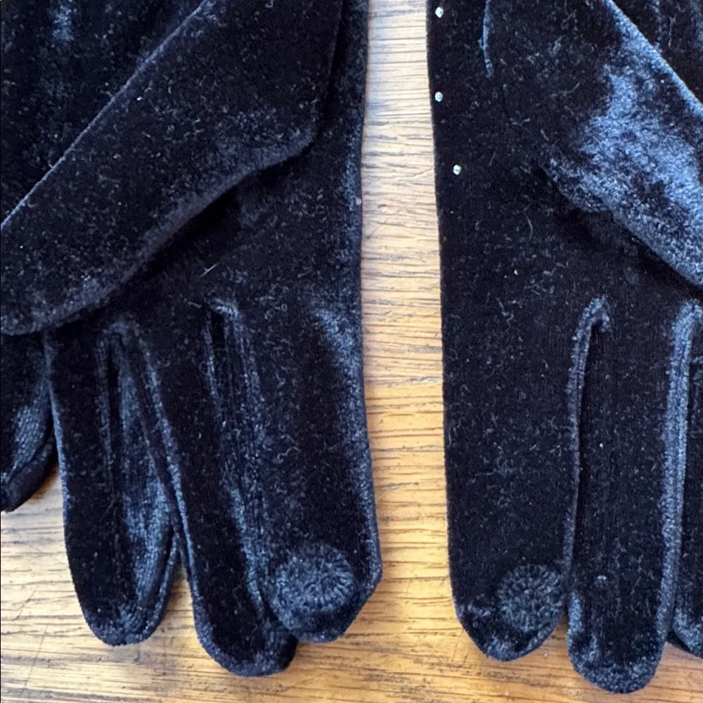 🎄Crystal embellished black velvet gloves. Size S.